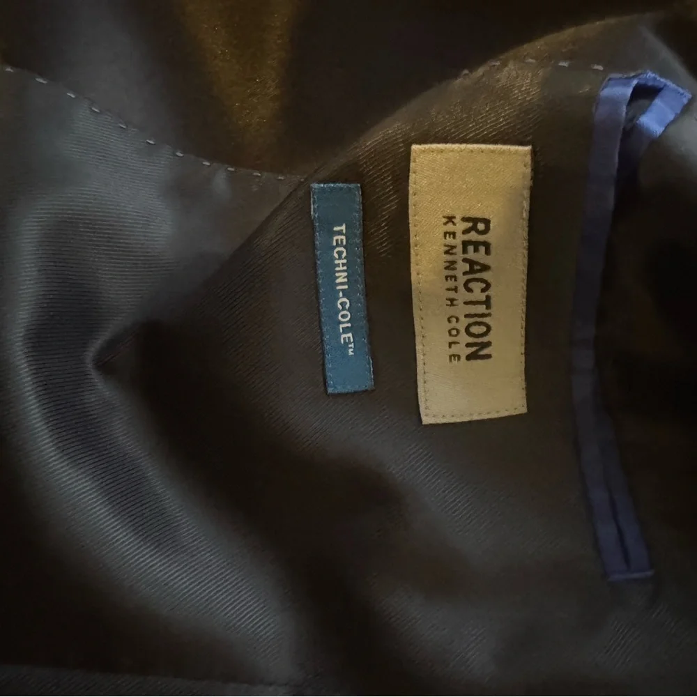Kenneth Cole Men's Classic Black Suit XS - Picture 4 of 8